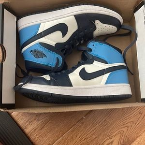 Size 7 youth air Jordan mid Nike